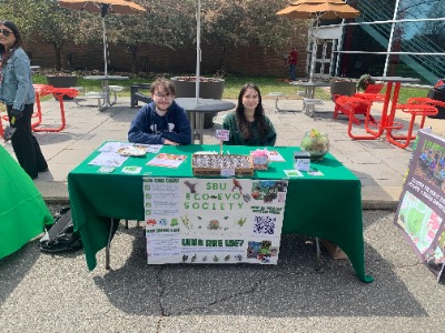 Ecoevo club members tabling